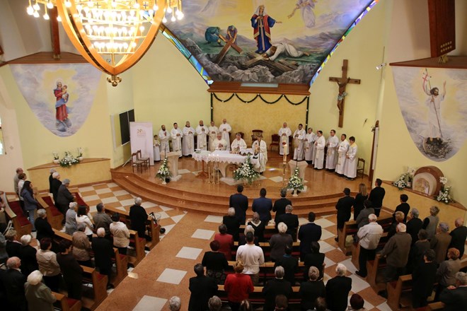 Biskup Mrzljak pohodio Šenkovec uz župni blagdan i 20 godina Župe sv. Jelene Križarice